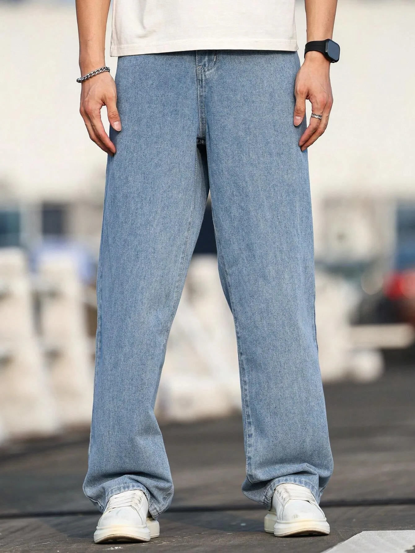 Manfinity Hypemode Loose Fit Men'S Cotton Jeans with Slant Pockets Baggy Long Washed Skater Jean Cargo Plain Light Blue Going Out Y2K Friends