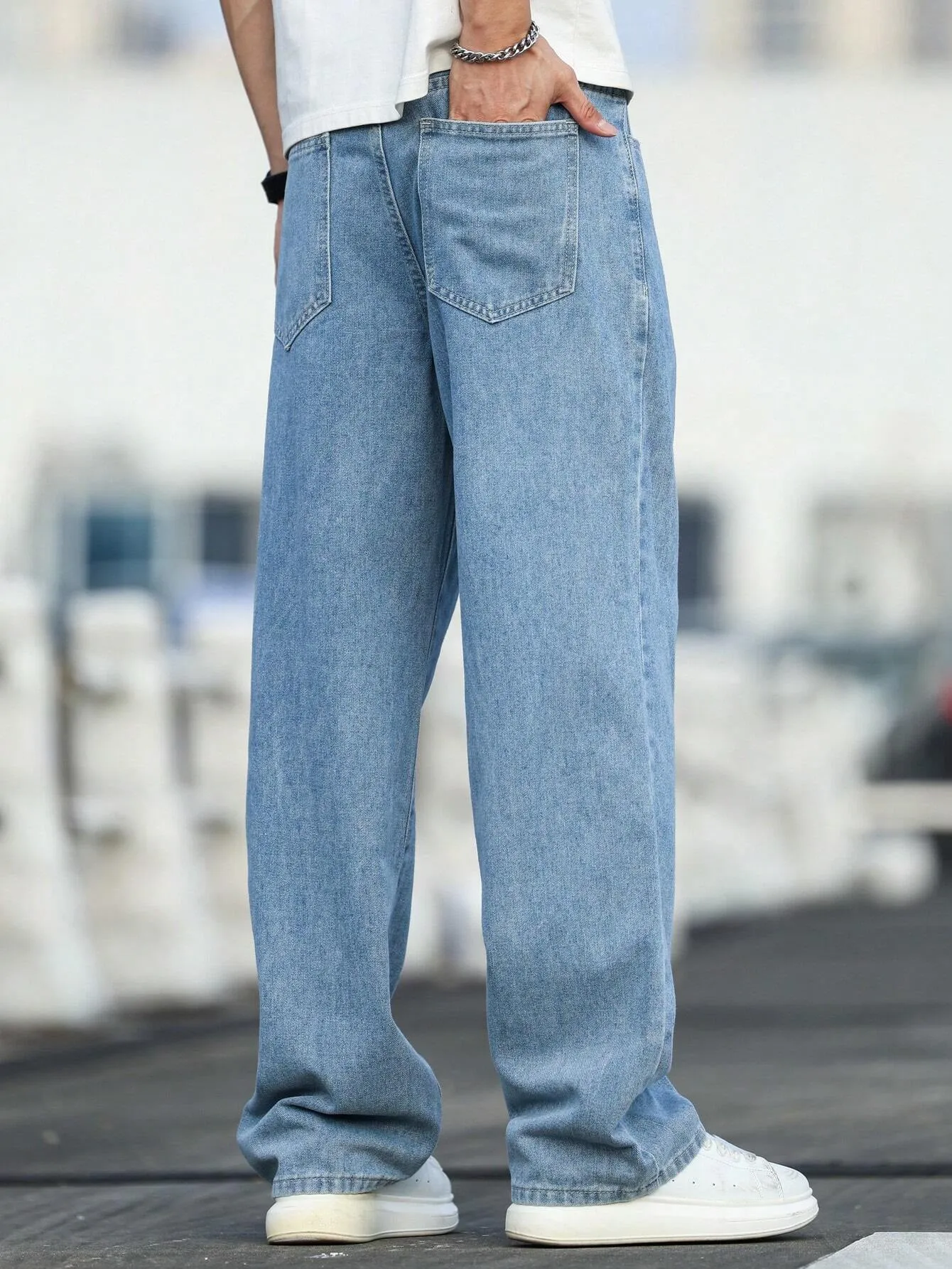 Manfinity Hypemode Loose Fit Men'S Cotton Jeans with Slant Pockets Baggy Long Washed Skater Jean Cargo Plain Light Blue Going Out Y2K Friends